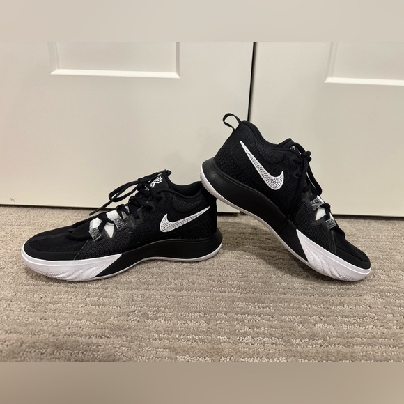 Nike Kids Kyrie Flytrap 6 'Black White' - Picture 8 of 12